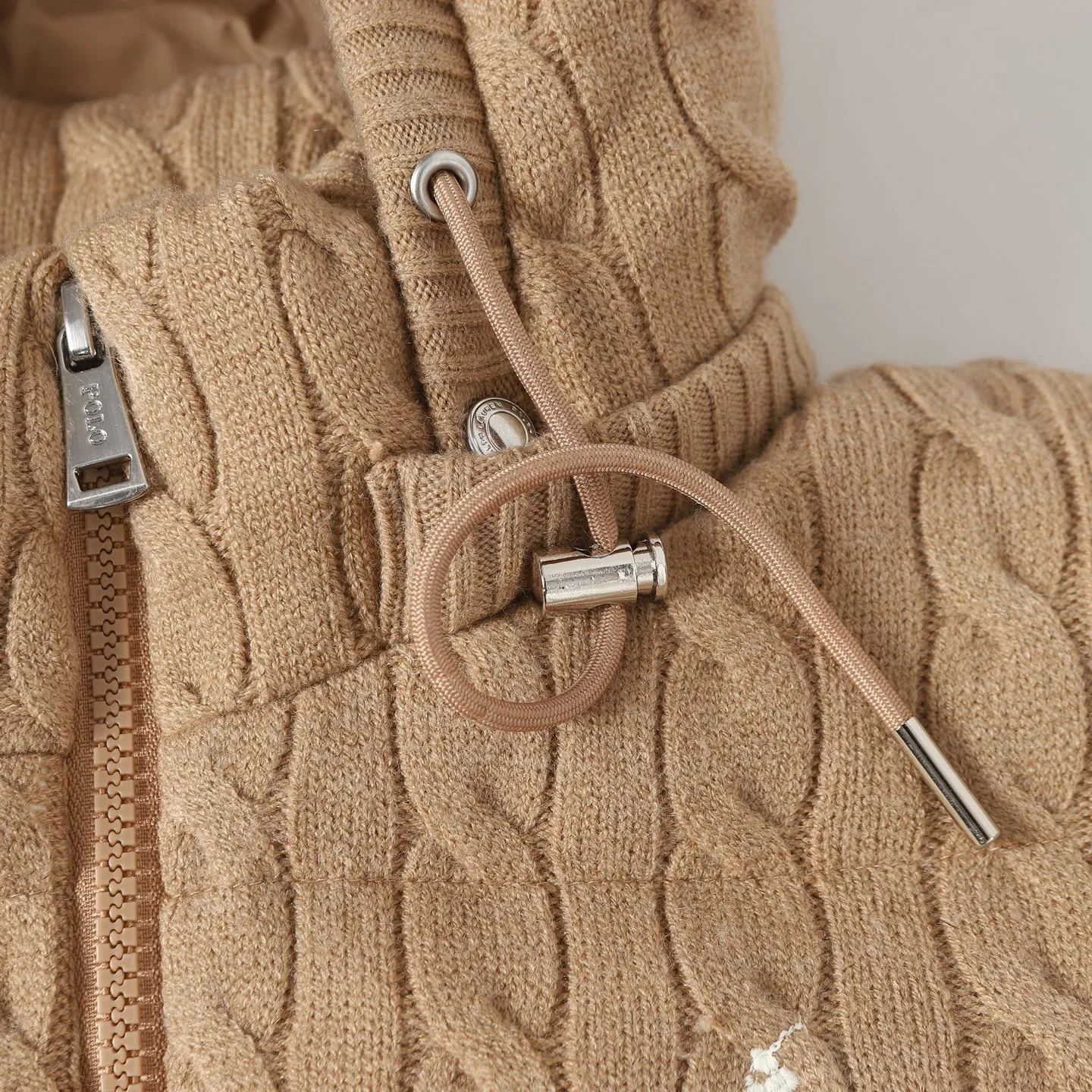 P1000 Women's】Ralph/Ralph Lauren 25ss new hooded down jacket brings warmth within reach. 🧵 Combining classic cable knitting with warm down, it’s a textured choice. Warm winter colors, the answer to classics and style. ❄️ Needless to say, the texture speaks for itself. Rah Lauren cable down jacket defines winter style. Color Black Khaki Size s m L xL